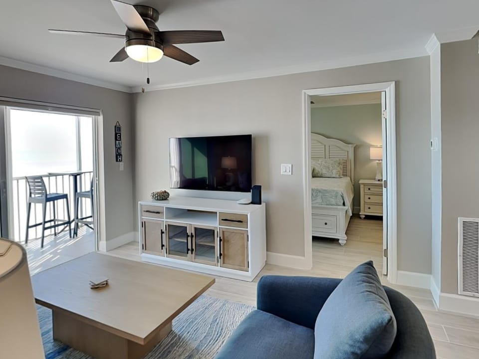 TV and multimedia, Living room, Seating area, Bedroom, furniture