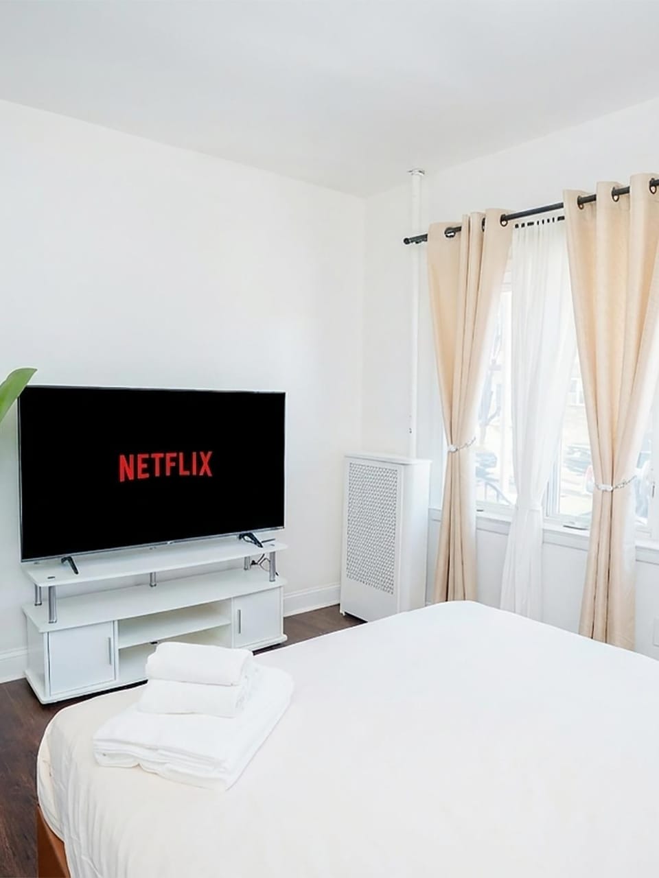 Communal lounge/ TV room, Bed, TV and multimedia, Photo of the whole room, Evening entertainment, Bedroom