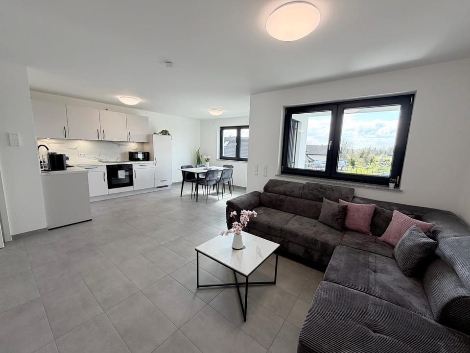 Kitchen or kitchenette, Living room, Seating area, Dining area, oven, stove