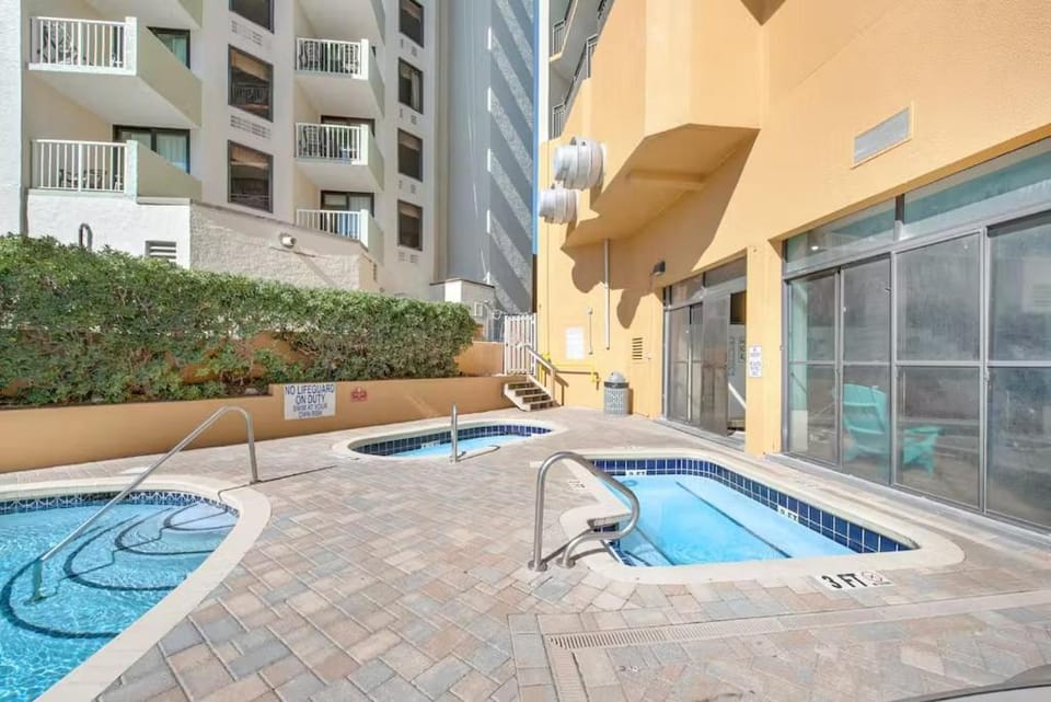 Paradise Awaits in Oceanfront Suite, Dogs OK! 1808 PG Apartment in Myrtle Beach