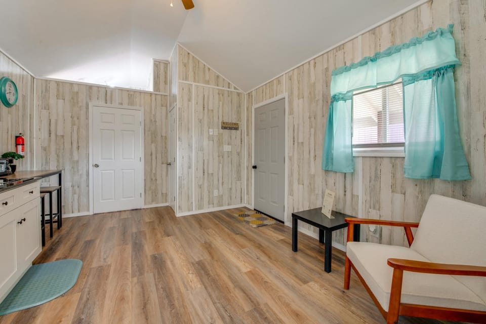 4 Mi to Dtwn Picayune! Piney Woods Tiny Home House in Mississippi