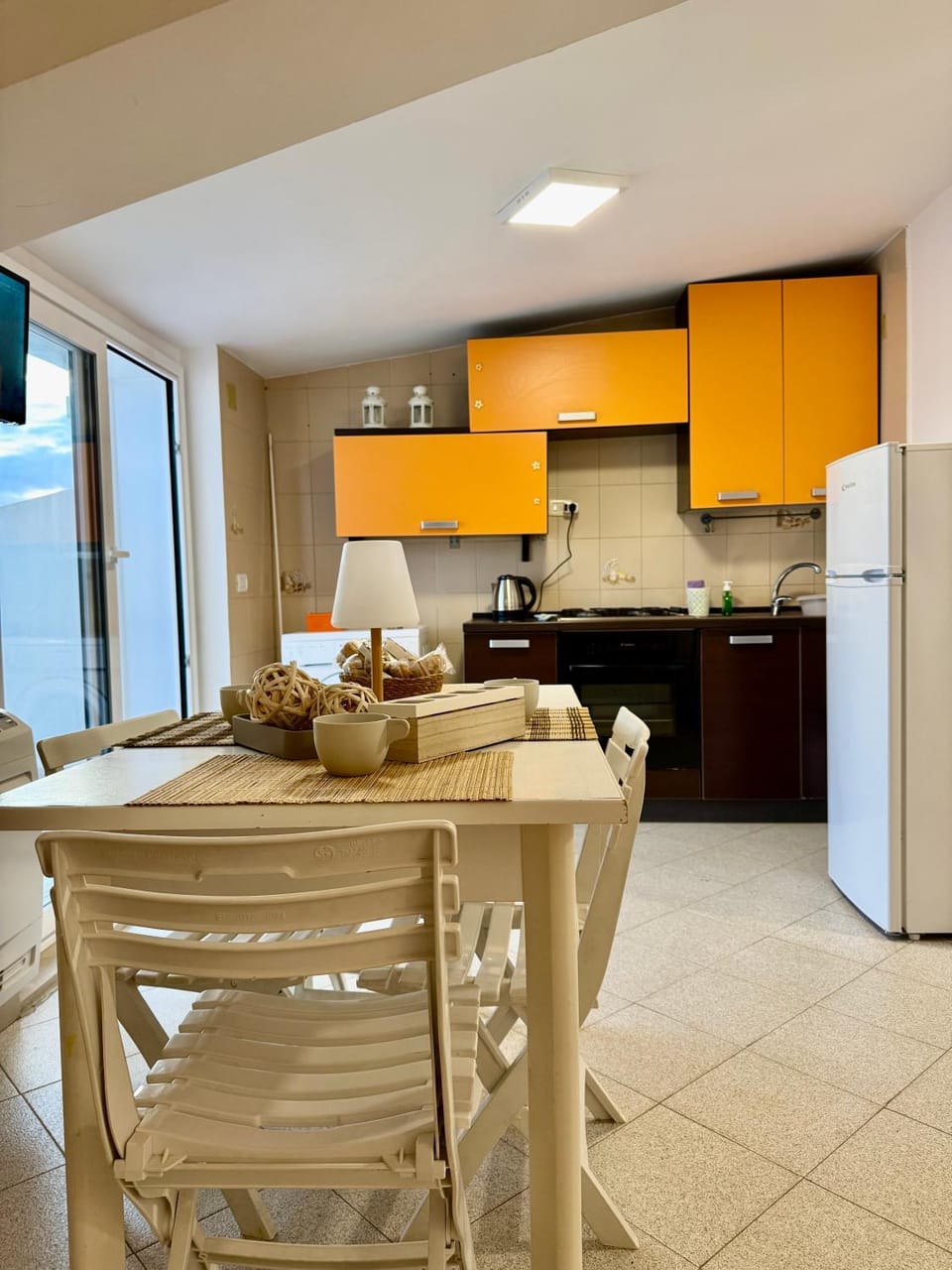 Kitchen or kitchenette, Living room, Dining area, oven, stove