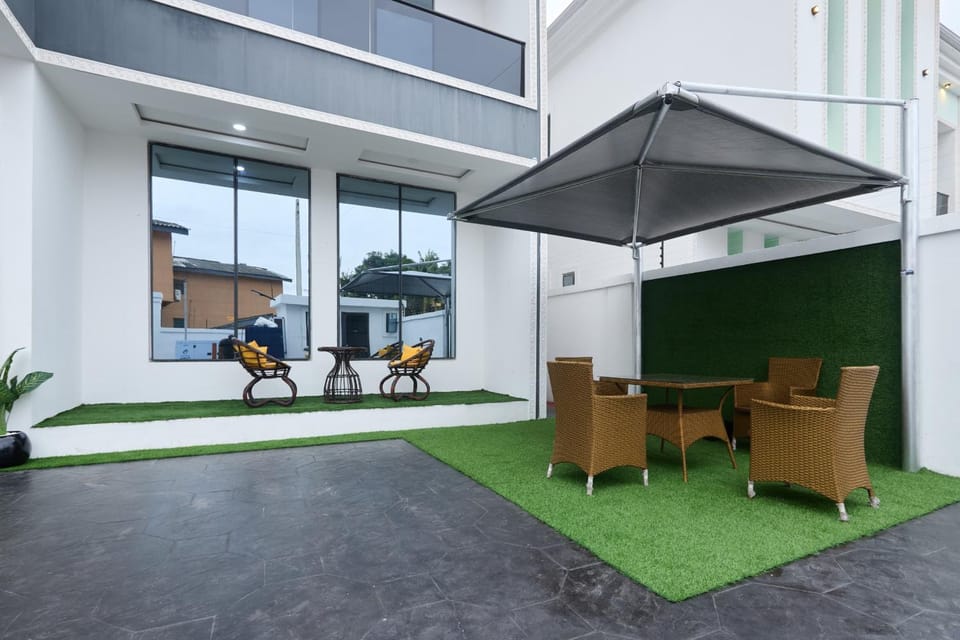 Buddy's Court Luxury 5Bedroom,3 & 2bed Apartment Apartment in Lagos