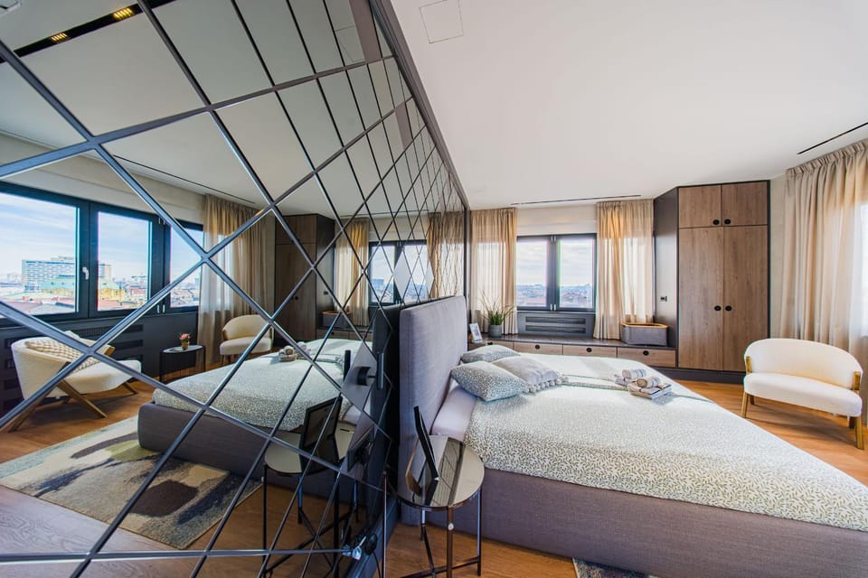 Bed, Seating area, wardrobe
