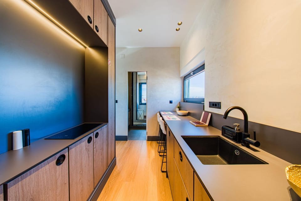 Kitchen or kitchenette, dishwasher, stove