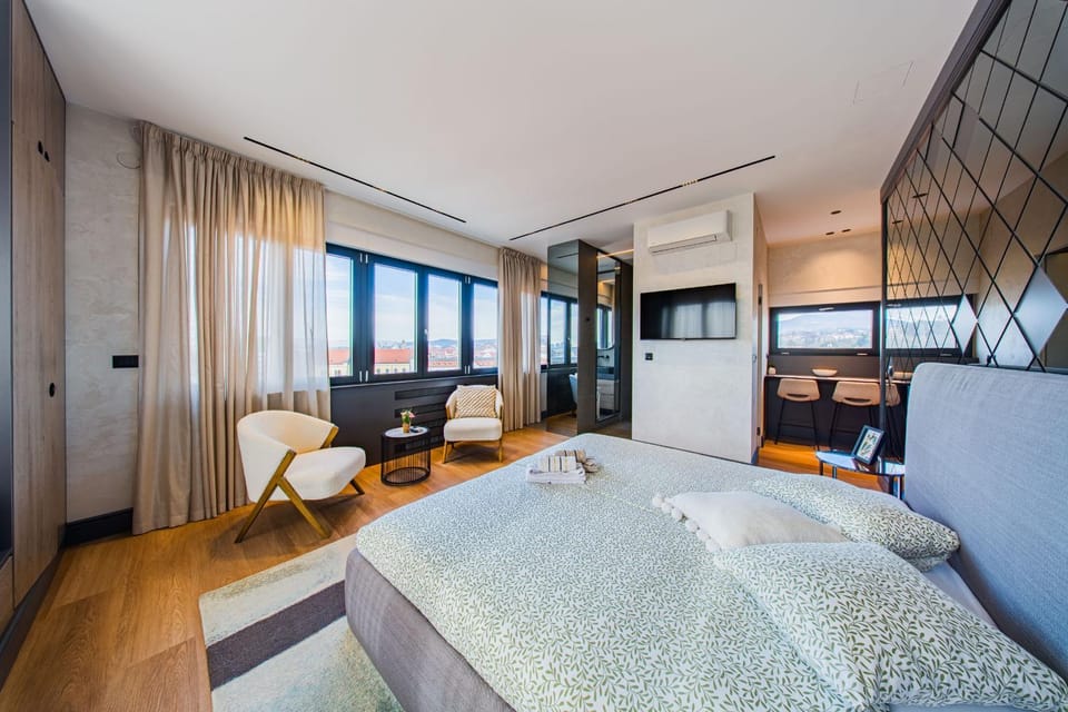 Bed, TV and multimedia, Photo of the whole room, Seating area