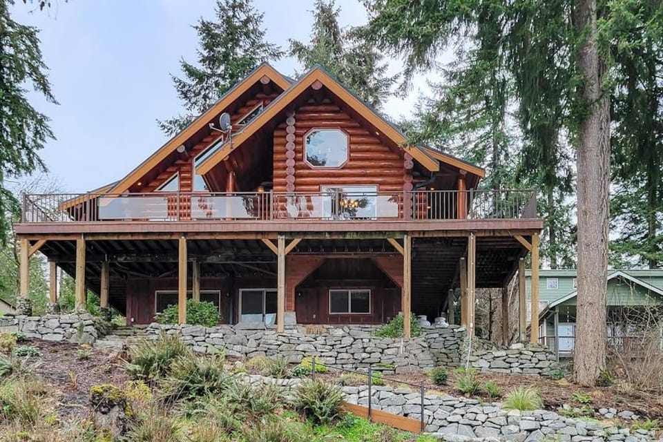 The Dockside Gamehouse House in Lacey