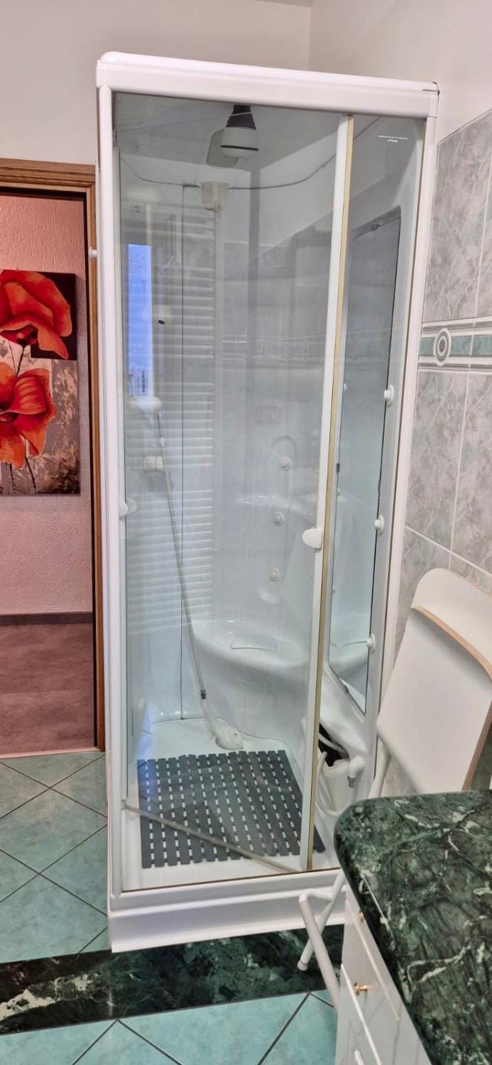 Shower, Sauna