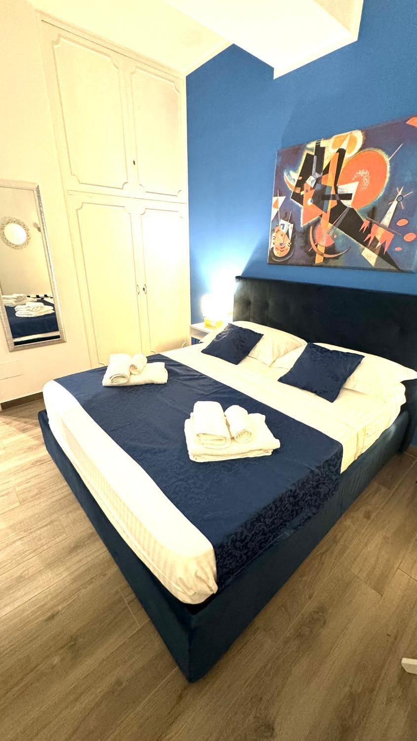 Photo of the whole room, Bedroom