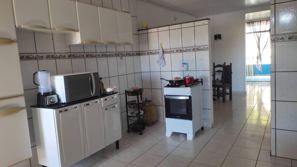 Kitchen or kitchenette, dishwasher, microwave, oven, stove, toaster, kitchen, Internal: Not applicable to any particular room