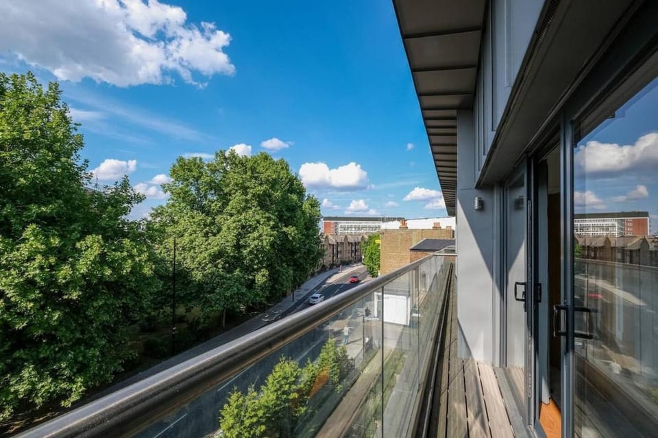 Stylish Huge Flat with Ensuite - Kew & Richmond Apartment in Brentford