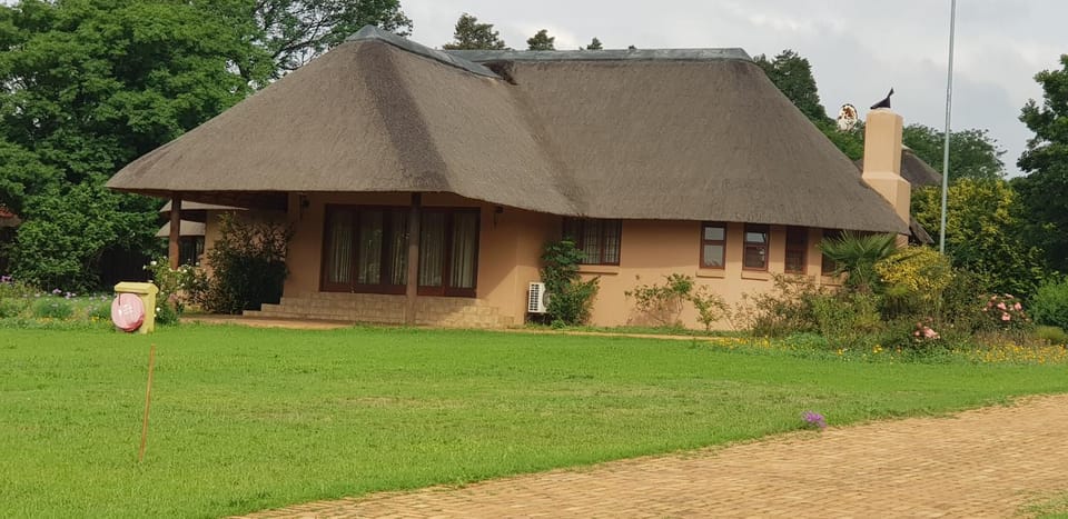 Garden, Banquet/Function facilities, Dining area, Meeting/conference room, Entertainment, Dinner