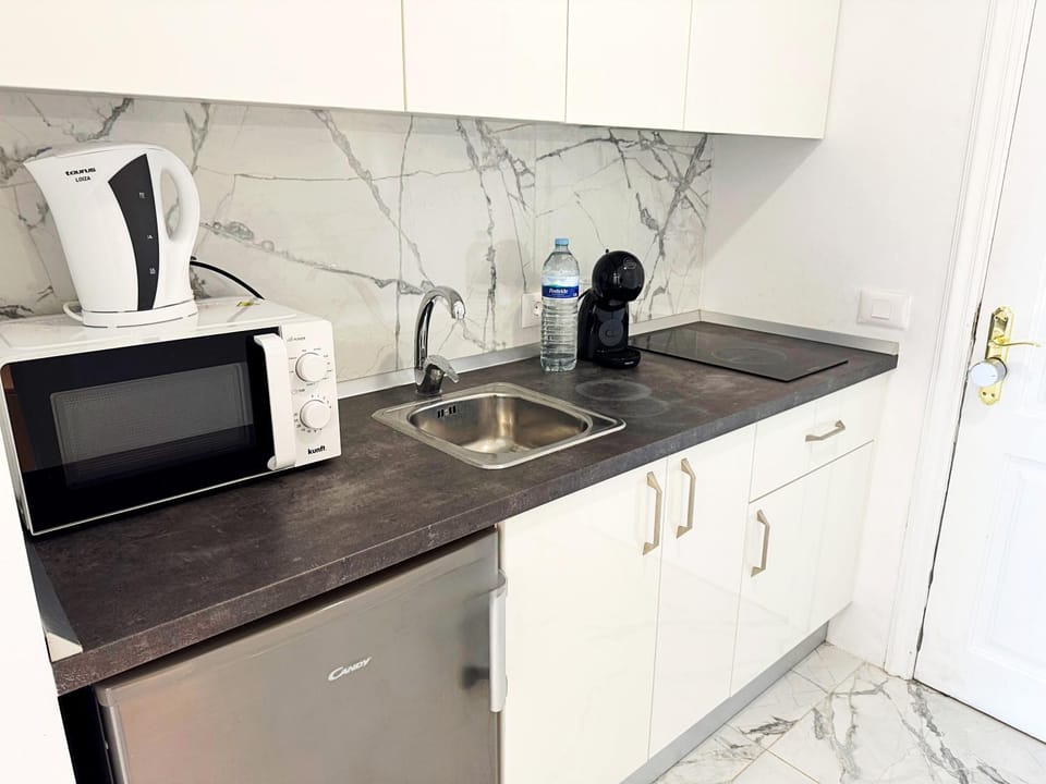 Kitchen or kitchenette, microwave, stove