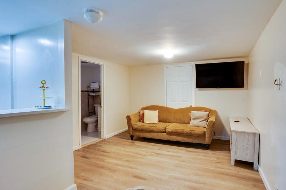 1 Mi to UBS Arena! Pet-Friendly Elmont Apartment Apartment in Elmont