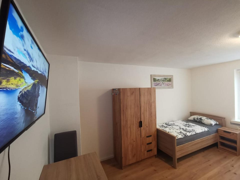 Bed, TV and multimedia, Photo of the whole room, Bedroom, wardrobe