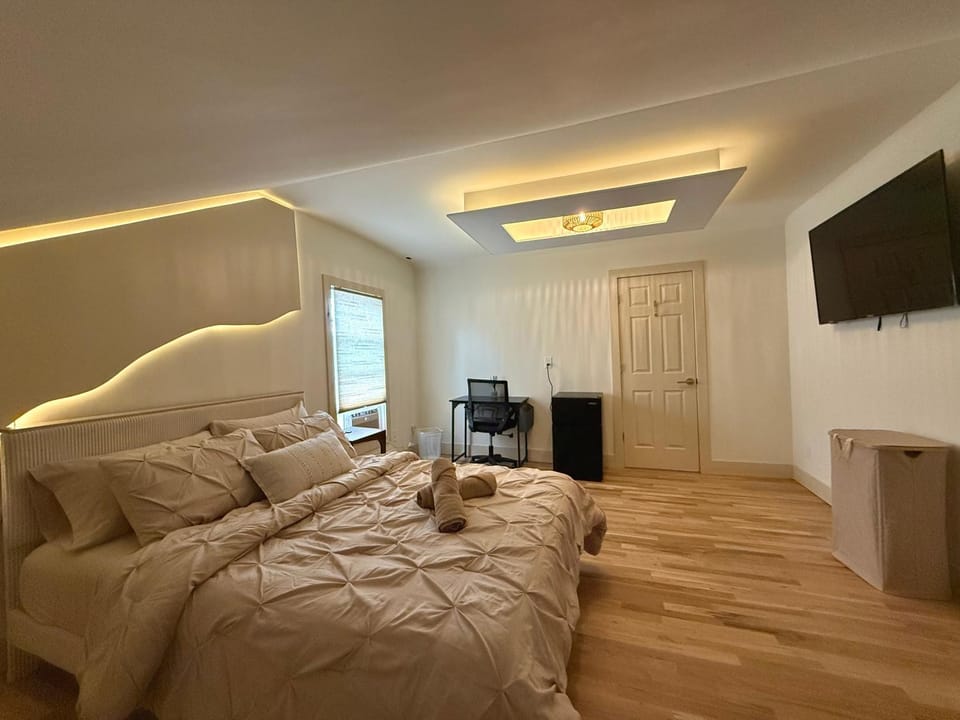Bed, Bedroom