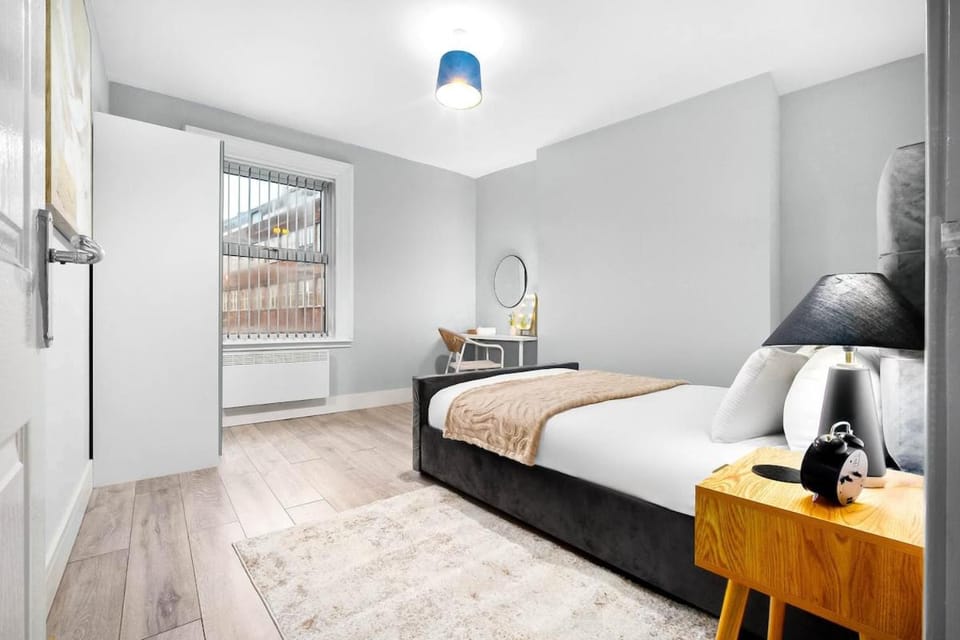 Modern 1 Bed Stylish City Centre Retreat Apartment in Wolverhampton