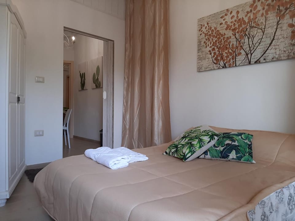 Bedroom, wardrobe