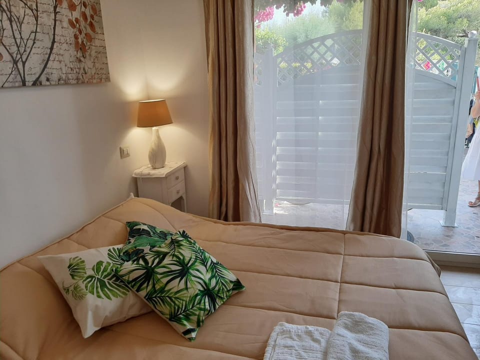 View (from property/room), Bedroom, Garden view, Inner courtyard view