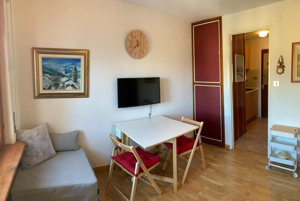 TV and multimedia, Dining area