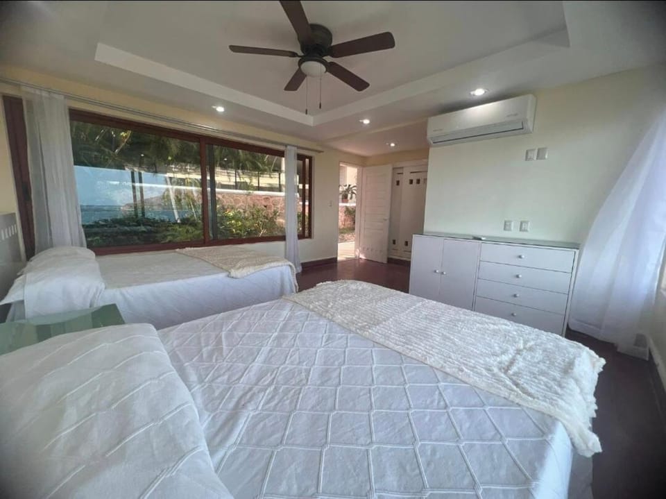 Private villa, 6 bedrooms, 2 pools with views Villa in Acapulco