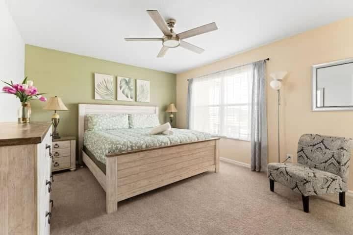 Cozy 4BR Near Disney with Shared Pool Arcade & Gym House in Four Corners