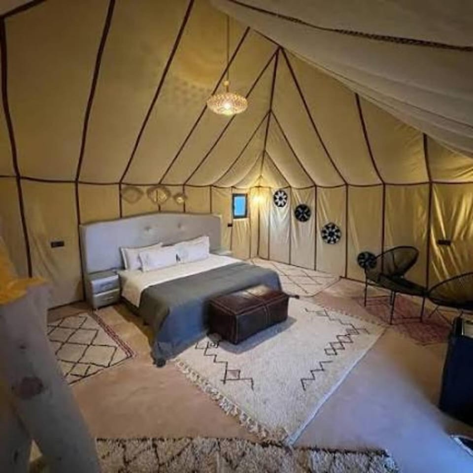 Bed, Living room, Photo of the whole room, Bedroom