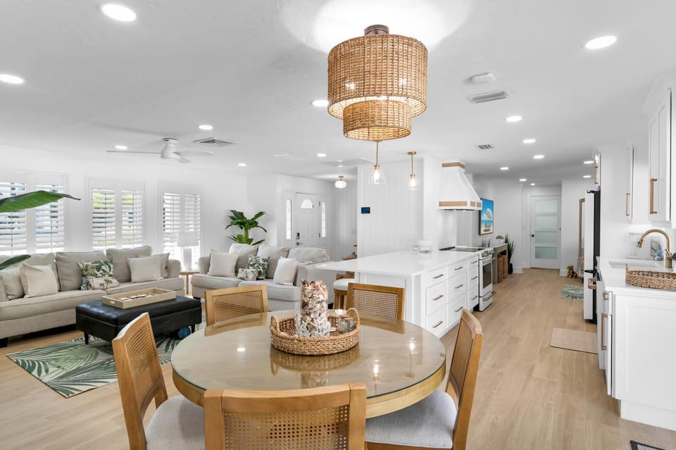 0.4 Mi Walk to Beach Dining | Heated Pool House in Marco Island