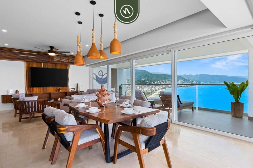 Luxury 4 BR Condo Amazing Views - Beach - Pools Apartment in Puerto Vallarta