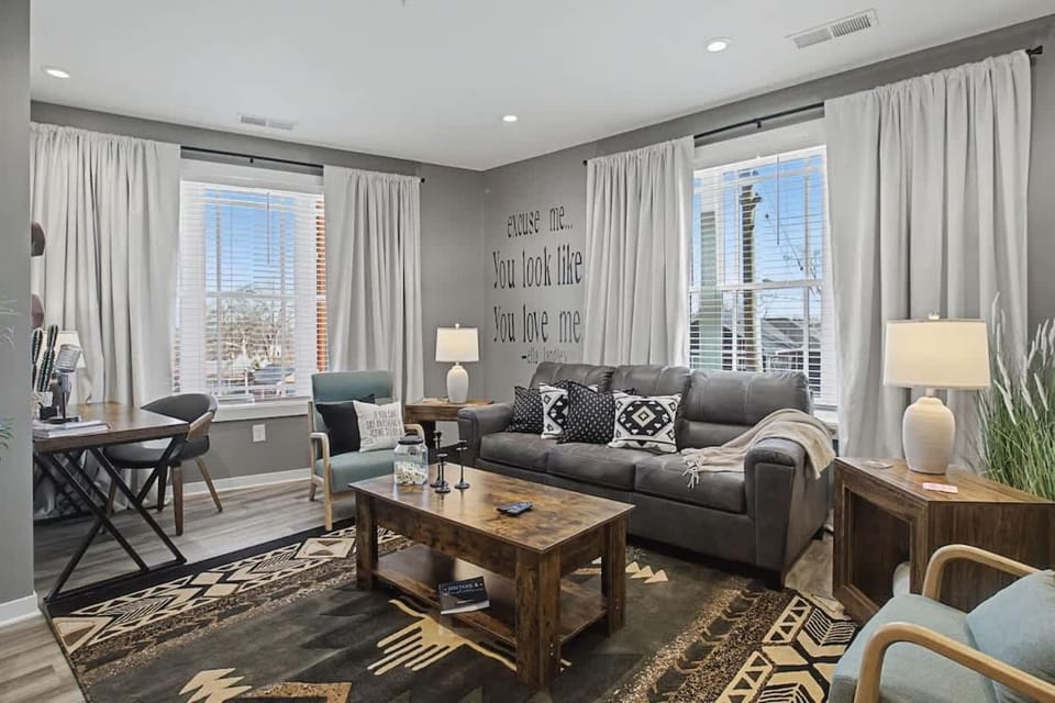2BR Condo in Walkable Area & 5 mins to Broadway Apartment in Nashville