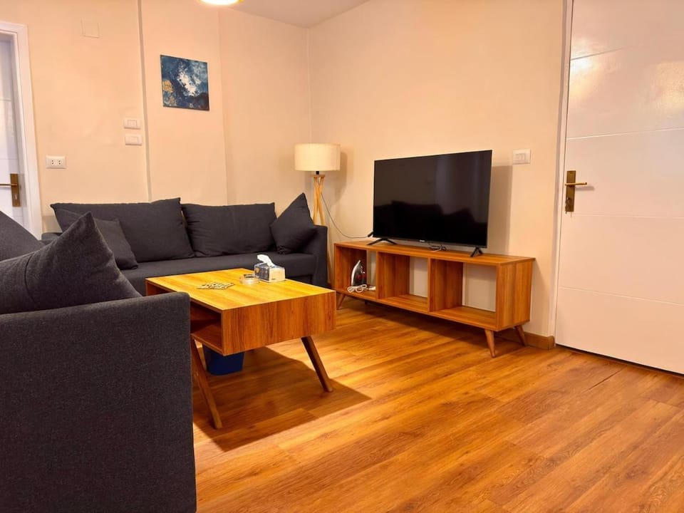 Communal lounge/ TV room, TV and multimedia, Living room, Seating area, Evening entertainment