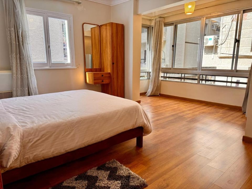 Photo of the whole room, Bedroom, internet