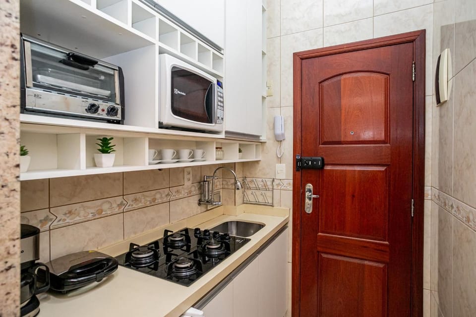 Studio in Copacabana: 4 min to Beach | MVC 156/901 Apartment in Rio de Janeiro