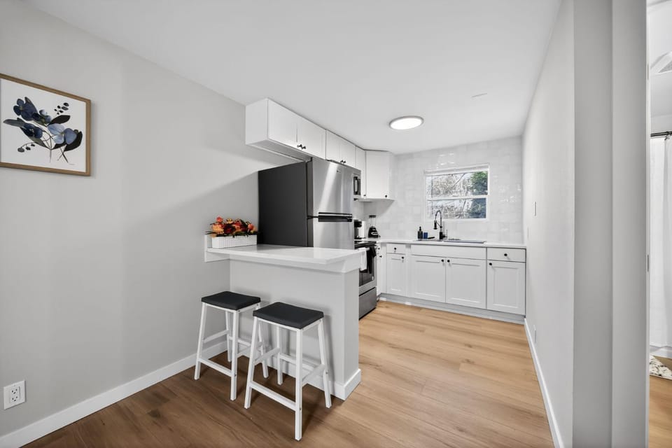 Stadium District Studio-King Bed-Walk to it all! Apartment in Tacoma