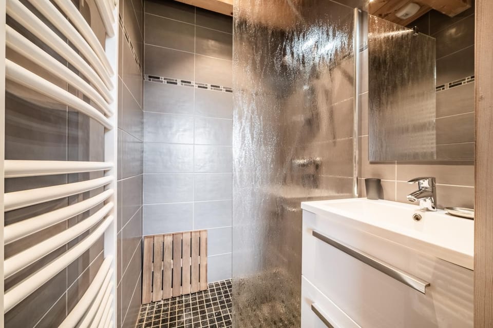 Bathroom, Living room