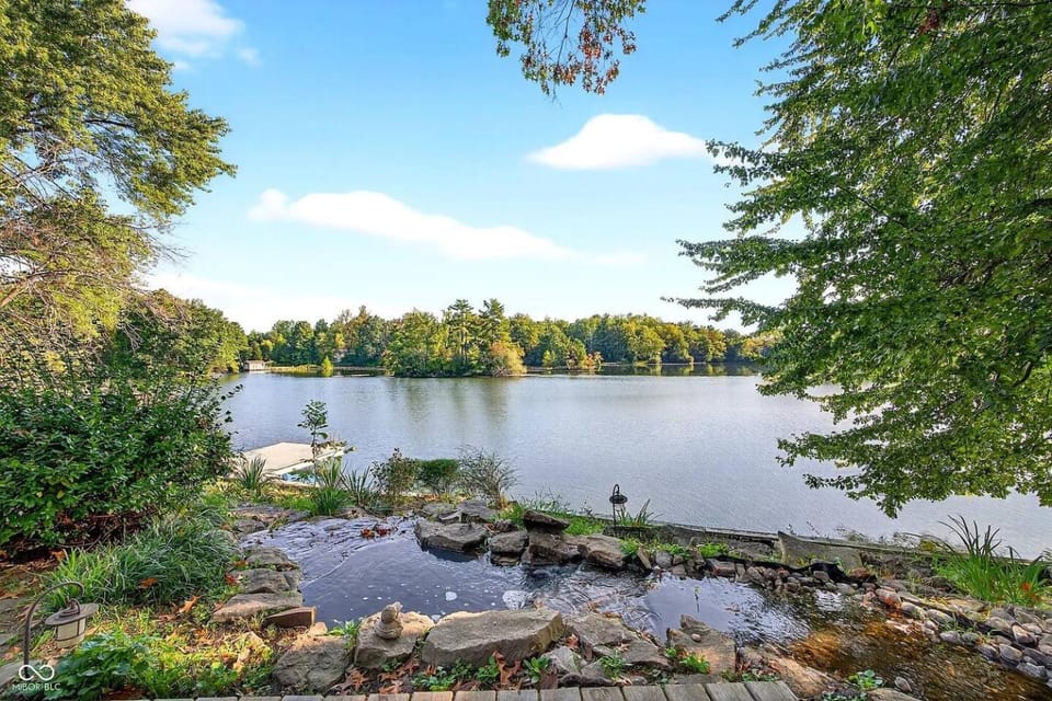 Lakefront Group Stay, Sleeps 19, Indoor Pool, Hot Tub, Arcades House in Indiana