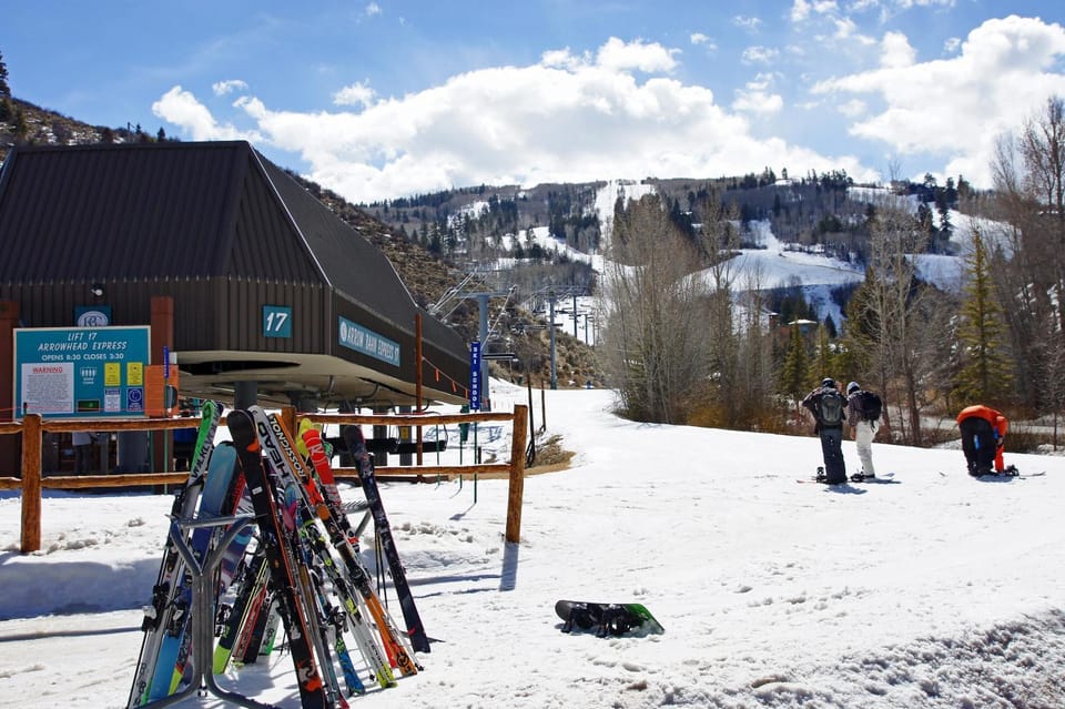 Walk to Slopes, Dining, Pool, Hot Tub, Private Deck, Firepit House in Edwards