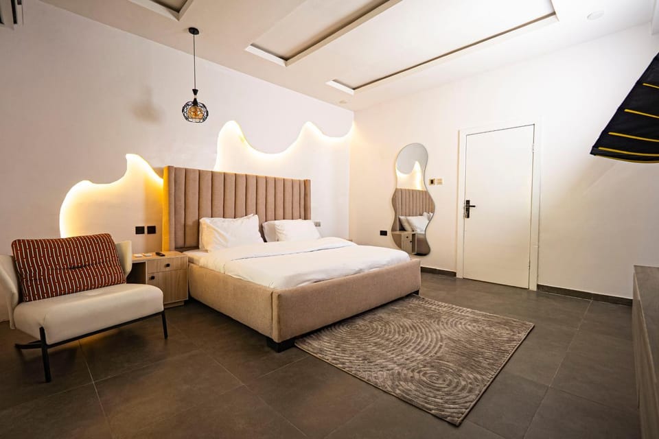Photo of the whole room, Bedroom