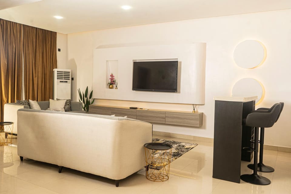Communal lounge/ TV room, TV and multimedia, Living room, Seating area, minibar, air conditioner