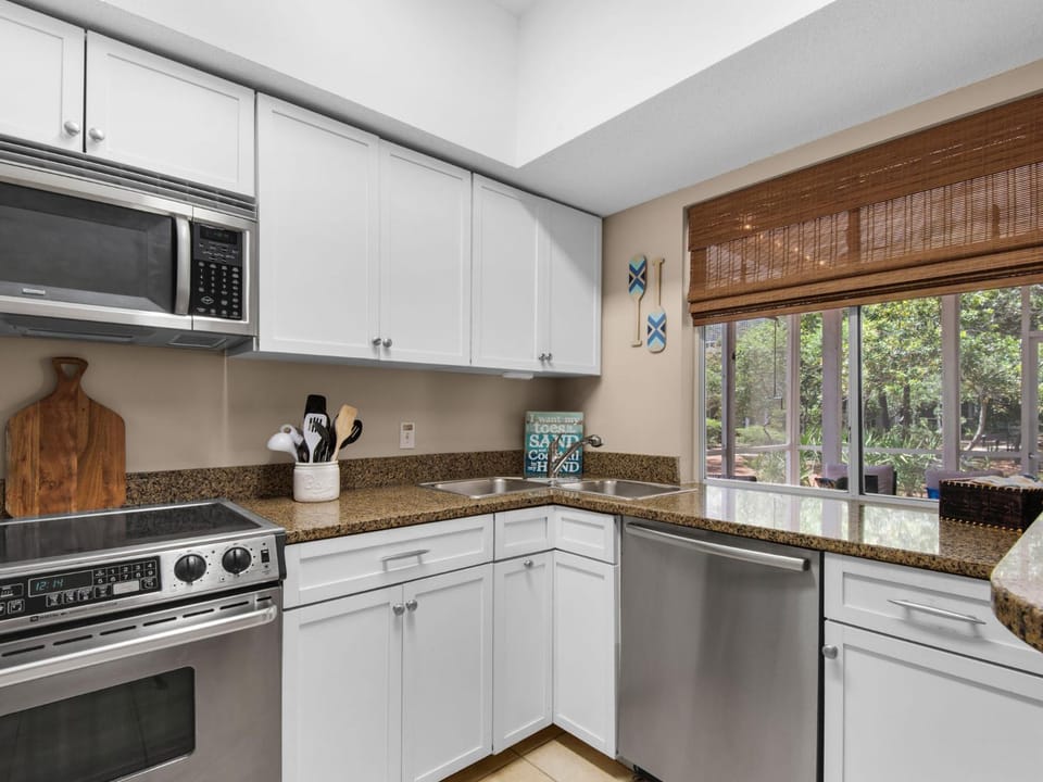 Day, Garden, Kitchen or kitchenette, dishwasher, microwave, oven, stove
