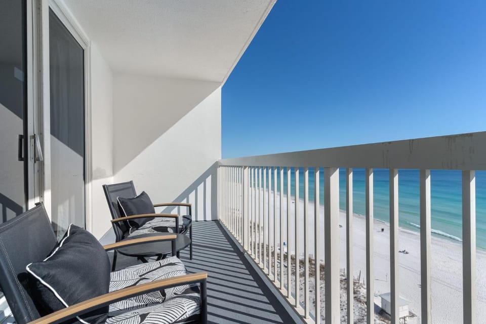 Day, Balcony/Terrace, Seating area, Beach, Sea view
