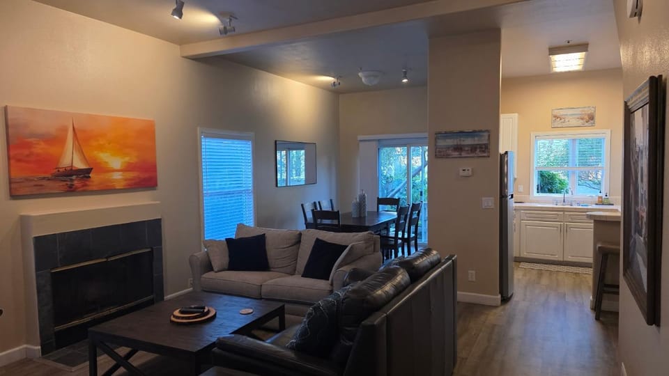 Living room, Dining area, kitchen