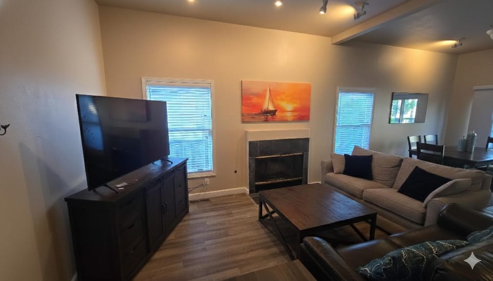 TV and multimedia, Living room, Dining area