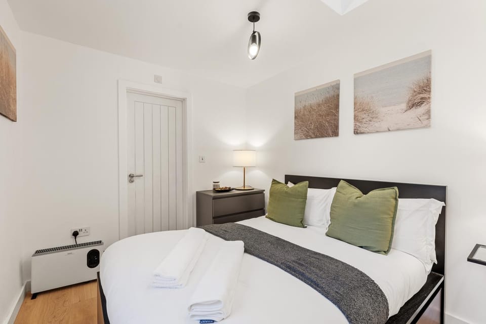 Khayat homes - The Great West Apartment in City of Westminster