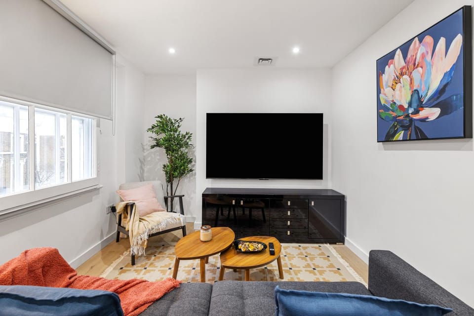 Khayat homes - The Great West Apartment in City of Westminster