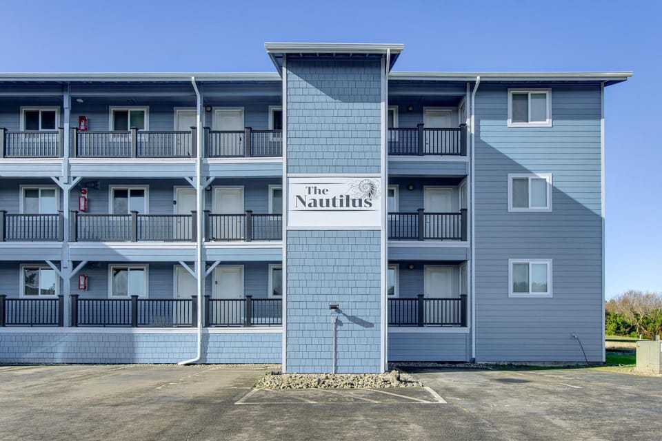 Relax and Unwind by the Sea! Unit in Ocean Shores Apartment in Ocean Shores