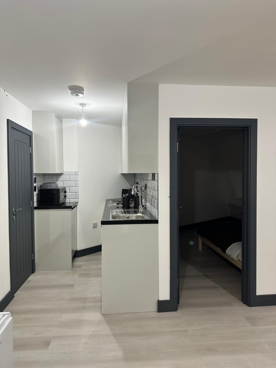Coffee/tea facilities, Kitchen or kitchenette, stove