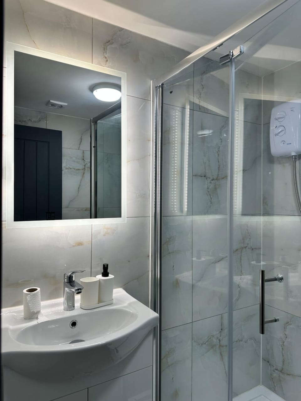 Shower, Bathroom, towels