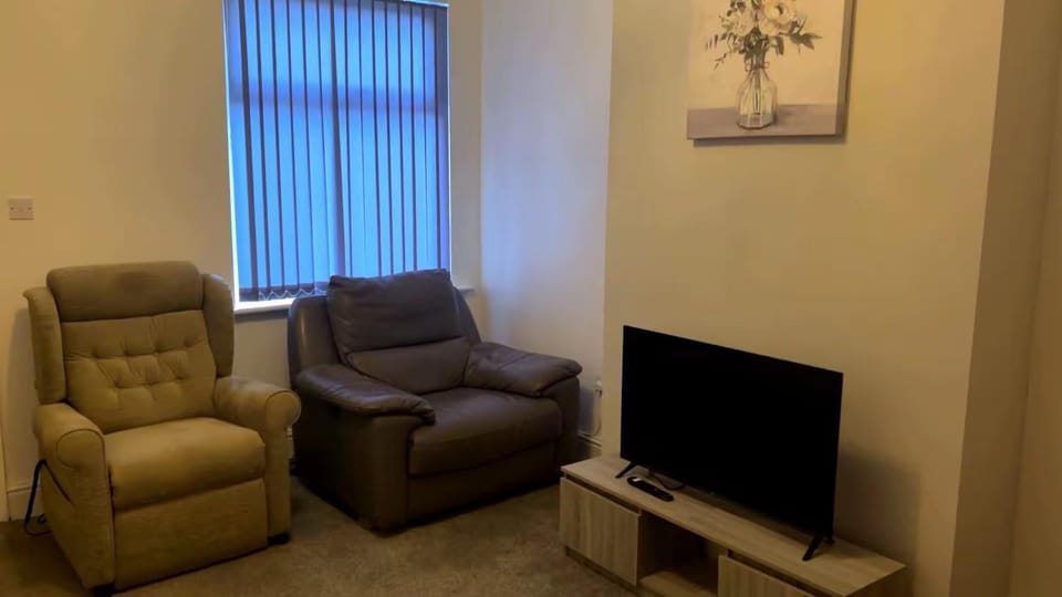 PLUS Properties Moston Apartment in Stoke-on-Trent