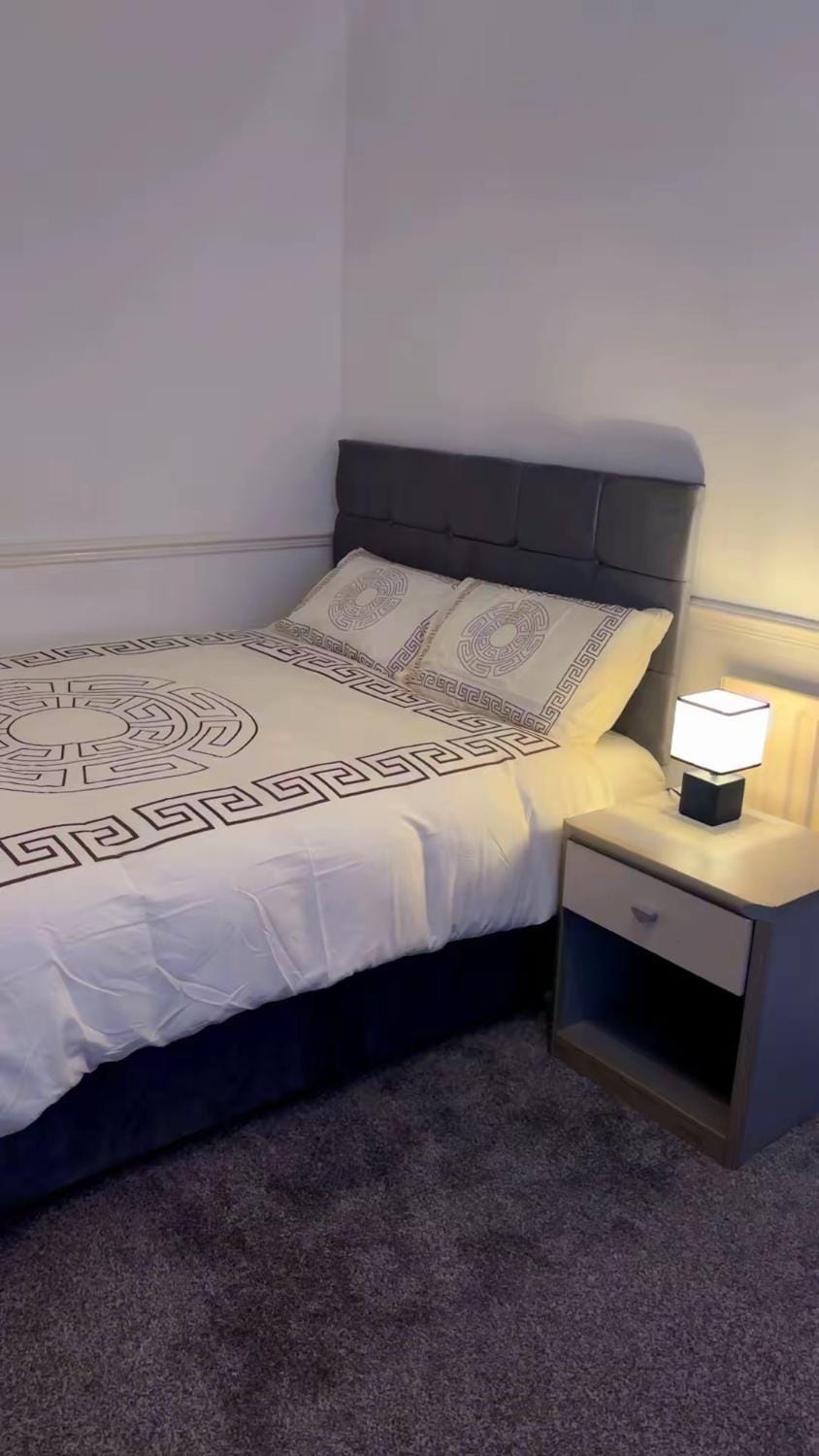 PLUS Properties Moston Apartment in Stoke-on-Trent